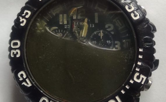 Вода всередині годинника Luminox